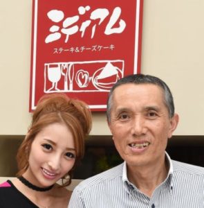 加藤紗里と父親の写真