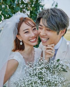 秋倉諒子と黄皓の結婚写真